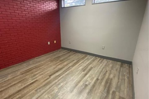 Propiedad comercial en alquiler en Tampa, Florida, 62.8 m2 № 889210 - foto 5