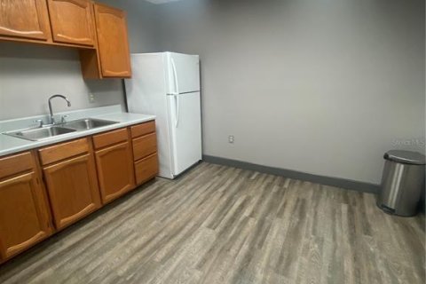 Propiedad comercial en alquiler en Tampa, Florida, 62.8 m2 № 889210 - foto 6