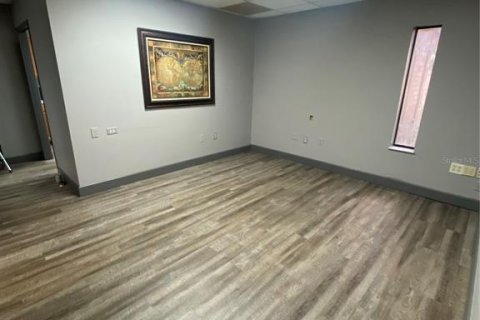Propiedad comercial en alquiler en Tampa, Florida, 62.8 m2 № 889210 - foto 3