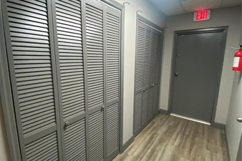 Propiedad comercial en alquiler en Tampa, Florida, 62.8 m2 № 889210 - foto 7