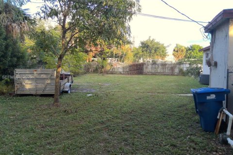 Casa en alquiler en Miami Gardens, Florida, 3 dormitorios, 103.86 m2 № 1992159 - foto 24