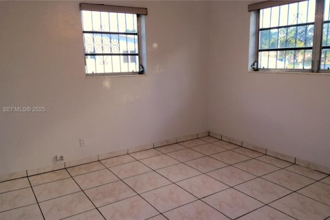 Casa en alquiler en Miami Gardens, Florida, 3 dormitorios, 103.86 m2 № 1992159 - foto 14