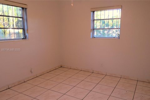 Casa en alquiler en Miami Gardens, Florida, 3 dormitorios, 103.86 m2 № 1992159 - foto 11