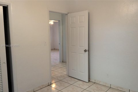 Casa en alquiler en Miami Gardens, Florida, 3 dormitorios, 103.86 m2 № 1992159 - foto 20