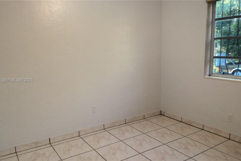 Casa en alquiler en Miami Gardens, Florida, 3 dormitorios, 103.86 m2 № 1992159 - foto 17