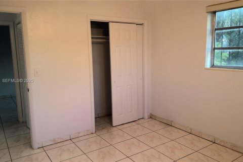 Casa en alquiler en Miami Gardens, Florida, 3 dormitorios, 103.86 m2 № 1992159 - foto 12