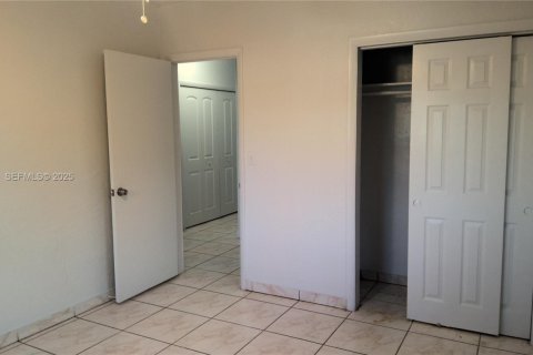 Casa en alquiler en Miami Gardens, Florida, 3 dormitorios, 103.86 m2 № 1992159 - foto 13