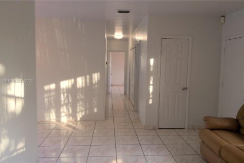 Casa en alquiler en Miami Gardens, Florida, 3 dormitorios, 103.86 m2 № 1992159 - foto 6