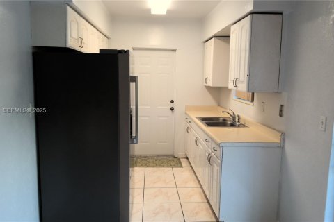 Casa en alquiler en Miami Gardens, Florida, 3 dormitorios, 103.86 m2 № 1992159 - foto 7