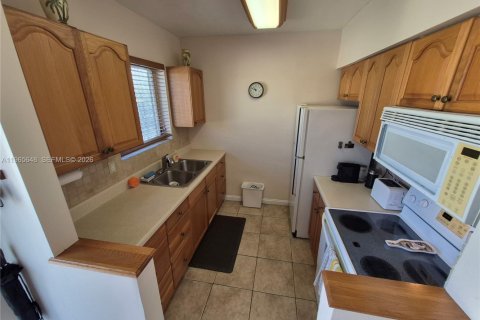 Condo in Miami Beach, Florida, 1 bedroom  № 2027273 - photo 5