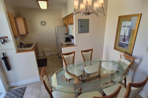 Condo in Miami Beach, Florida, 1 bedroom  № 2027273 - photo 3