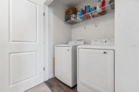 Townhouse in Gibsonton, Florida 3 bedrooms, 136.66 sq.m. № 1725052 - photo 14