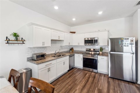 Townhouse in Gibsonton, Florida 3 bedrooms, 136.66 sq.m. № 1725052 - photo 10