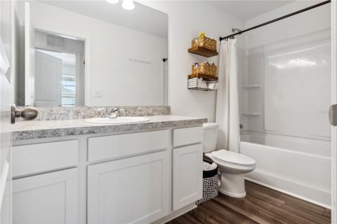 Townhouse in Gibsonton, Florida 3 bedrooms, 136.66 sq.m. № 1725052 - photo 17