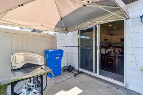 Townhouse in Gibsonton, Florida 3 bedrooms, 136.66 sq.m. № 1725052 - photo 25