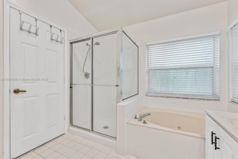 House in Coral Springs, Florida 4 bedrooms, 200.76 sq.m. № 1945024 - photo 24