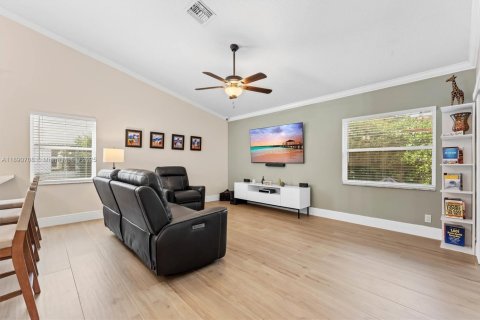 House in Coral Springs, Florida 4 bedrooms, 200.76 sq.m. № 1945024 - photo 16