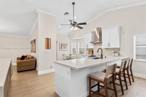 House in Coral Springs, Florida 4 bedrooms, 200.76 sq.m. № 1945024 - photo 9