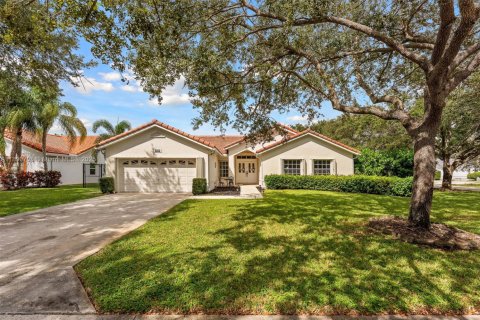 House in Coral Springs, Florida 4 bedrooms, 200.76 sq.m. № 1945024 - photo 1