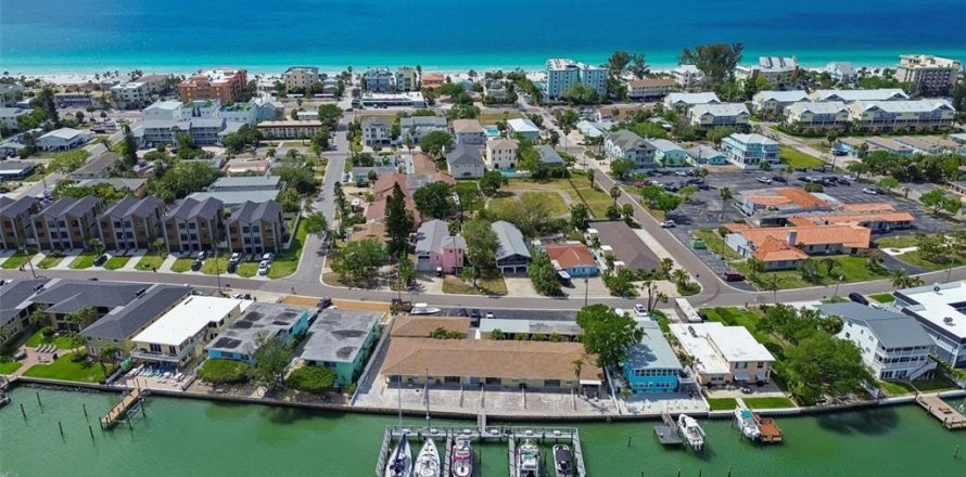 Terreno en Indian Rocks Beach, Florida № 2098488