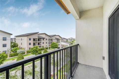 Condo in Doral, Florida, 2 bedrooms  № 1947827 - photo 21