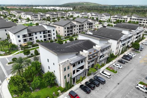 Condo in Doral, Florida, 2 bedrooms  № 1947827 - photo 23