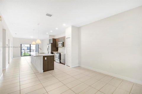 Condo in Doral, Florida, 2 bedrooms  № 1947827 - photo 5
