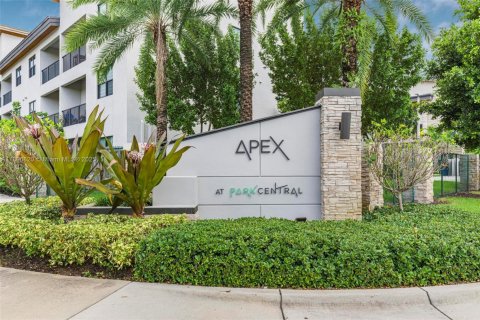 Condo in Doral, Florida, 2 bedrooms  № 1947827 - photo 2