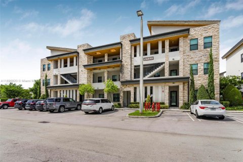 Condo in Doral, Florida, 2 bedrooms  № 1947827 - photo 1