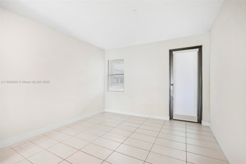 Condo in Doral, Florida, 2 bedrooms  № 1947827 - photo 6