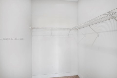 Condo in Doral, Florida, 2 bedrooms  № 1947827 - photo 16