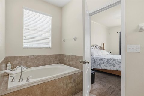House in Ruskin, Florida 4 bedrooms, 145.86 sq.m. № 2212624 - photo 21