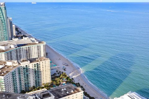 Copropriété à vendre à Hollywood, Floride: 2 chambres, 109.53 m2 № 2050980 - photo 2