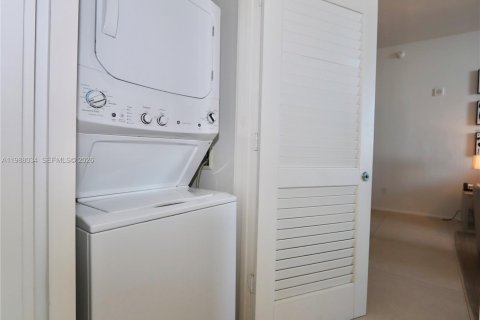 Copropriété à vendre à Hollywood, Floride: 2 chambres, 109.53 m2 № 2050980 - photo 17