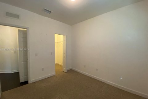 Снять в аренду таунхаус в Майами, Флорида 3 спальни, 124.3м2, № 1984435 - фото 23