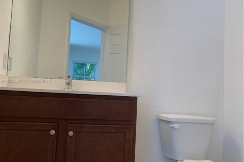 Снять в аренду таунхаус в Майами, Флорида 3 спальни, 124.3м2, № 1984435 - фото 10