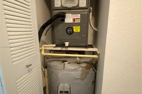 Снять в аренду таунхаус в Майами, Флорида 3 спальни, 124.3м2, № 1984435 - фото 26