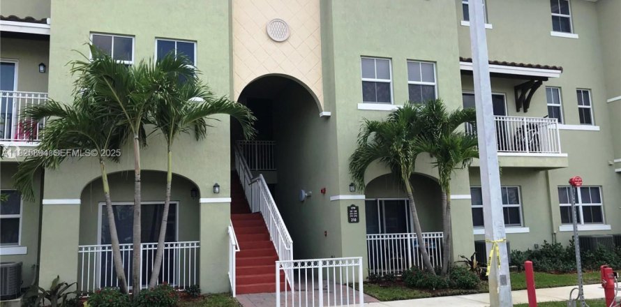 Таунхаус в Майами, Флорида 3 спальни, 124.3м2 № 1984435