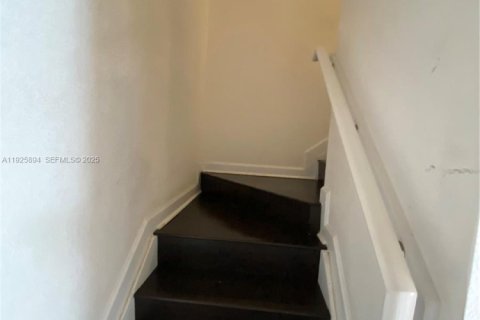 Снять в аренду таунхаус в Майами, Флорида 3 спальни, 124.3м2, № 1984435 - фото 11