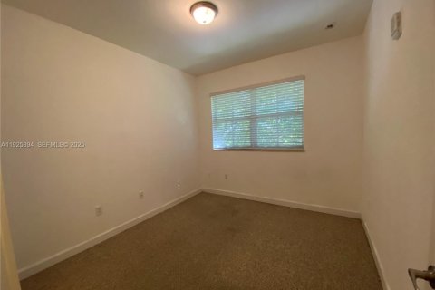 Снять в аренду таунхаус в Майами, Флорида 3 спальни, 124.3м2, № 1984435 - фото 22