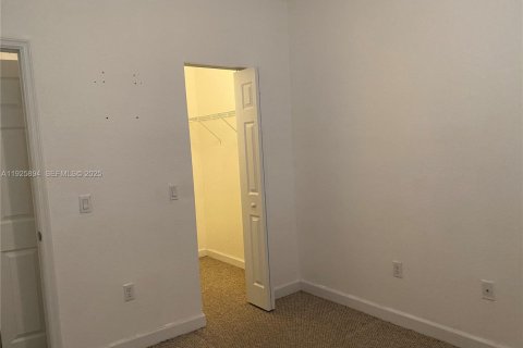 Снять в аренду таунхаус в Майами, Флорида 3 спальни, 124.3м2, № 1984435 - фото 24