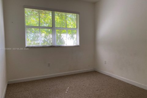 Снять в аренду таунхаус в Майами, Флорида 3 спальни, 124.3м2, № 1984435 - фото 16