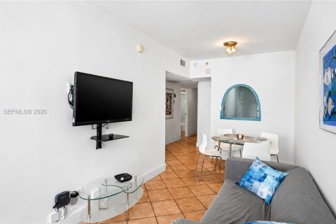 Condominio en alquiler en Miami Beach, Florida, 47.84 m2 № 2170353 - foto 2