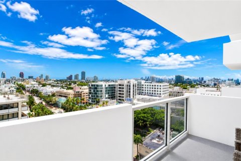 Estudio en el Condominio en Miami Beach, Florida  № 2170353