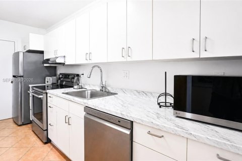 Condominio en alquiler en Miami Beach, Florida, 47.84 m2 № 2170353 - foto 5