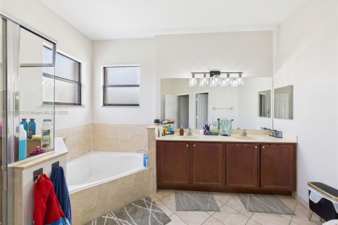 Купить виллу или дом в Хомстед, Флорида 5 спален, 315.77м2, № 1968552 - фото 23