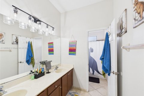 Купить виллу или дом в Хомстед, Флорида 5 спален, 315.77м2, № 1968552 - фото 26