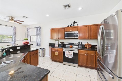 Купить виллу или дом в Хомстед, Флорида 5 спален, 315.77м2, № 1968552 - фото 10