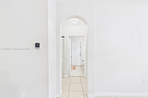 Купить виллу или дом в Хомстед, Флорида 5 спален, 315.77м2, № 1968552 - фото 13