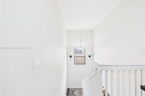 Купить виллу или дом в Хомстед, Флорида 5 спален, 315.77м2, № 1968552 - фото 19